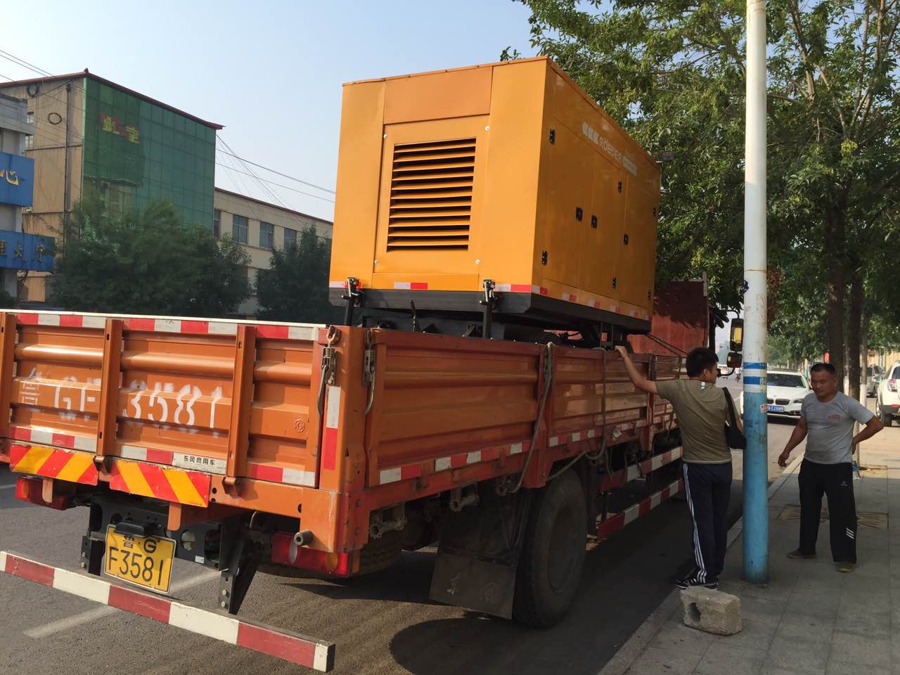 中国X站APP下载到达客户所在地准备卸车